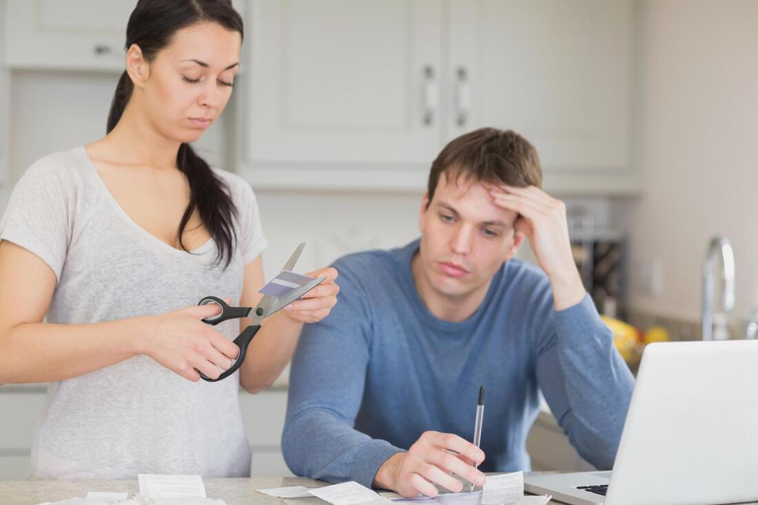 couple woman cutting credit card